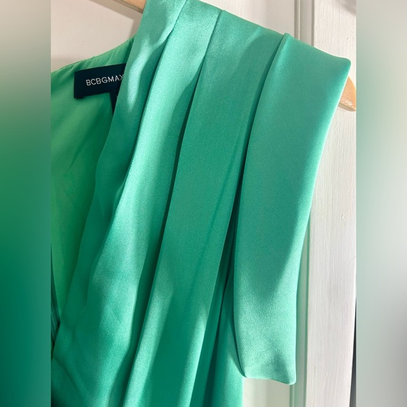 BCBG Max Azra green tie waist short dress. Size 0. - Picture 4 of 13